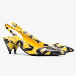 ❤️❤️ Burberry
Graffiti print sling-back pumps size 8❤️❤️
